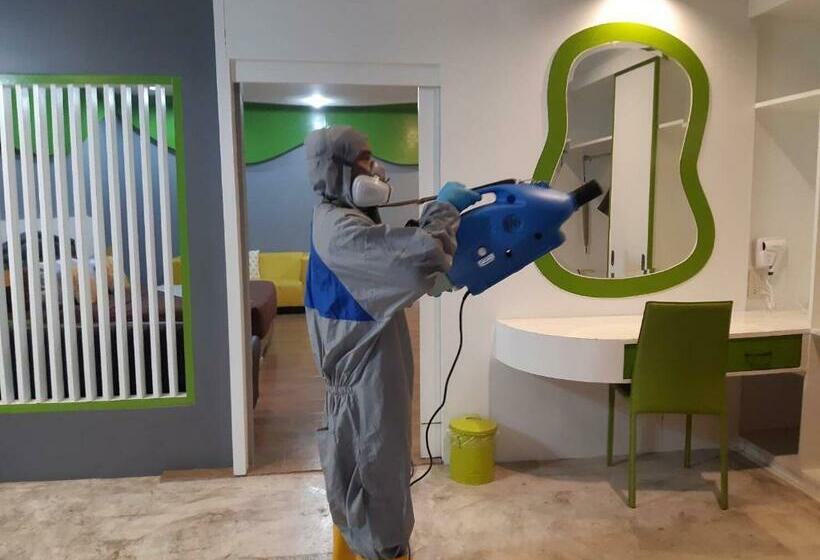 キングサイズベッドのスタンダードルーム, The Sun Resort Ratchaburi