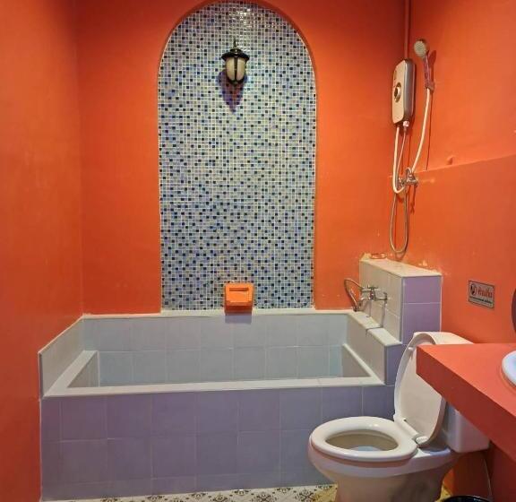 キングサイズベッドのデラックスルーム, The Sun Resort Ratchaburi