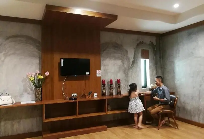 سوئیت جونیور خانوادگی, The Sun Resort Ratchaburi
