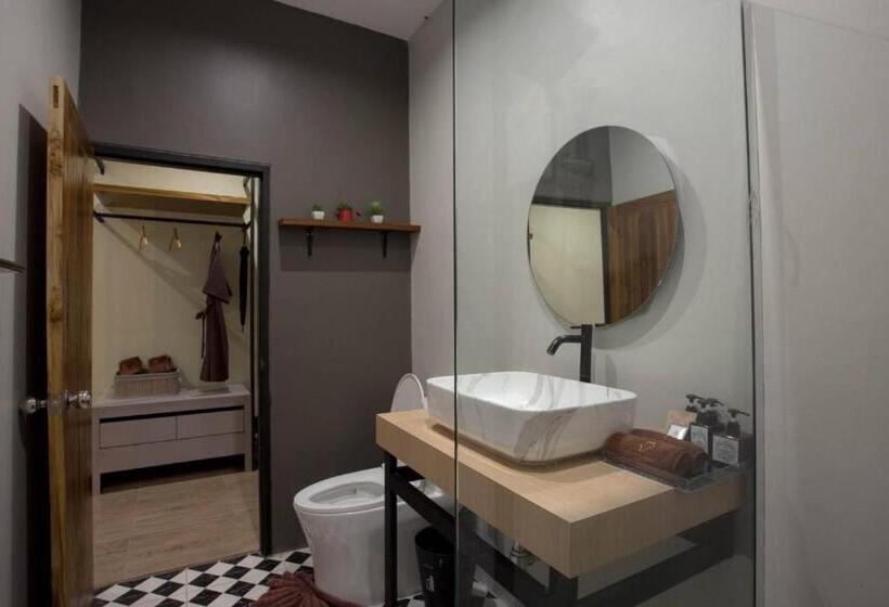 キングサイズベッドのスーペリアルーム, The Sun Resort Ratchaburi