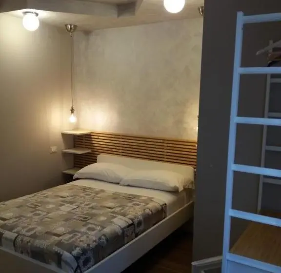 اتاق استاندارد, A.j. B&b