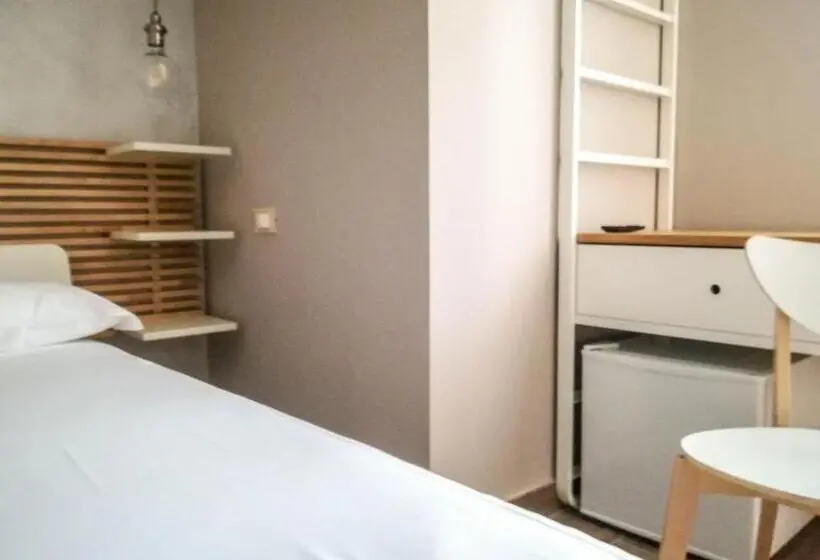 اتاق استاندارد, A.j. B&b