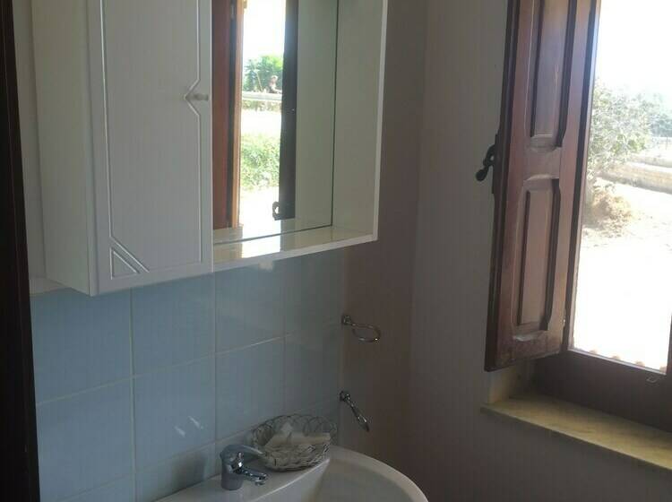 חדר בסיסי, B&b La Bahìa De Turchi