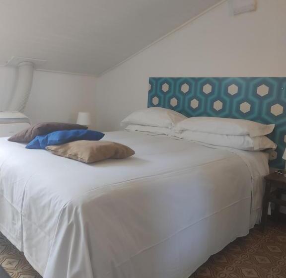 Quarto Estandar Vista Mar Lateral, Albergo Barbara