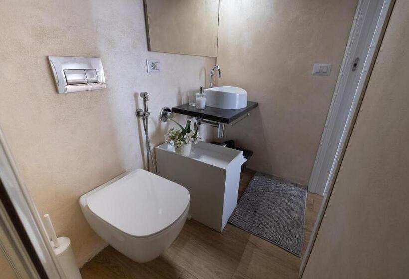 اتاق استاندارد با تراس, Cute & Cozy Rooms Train Station