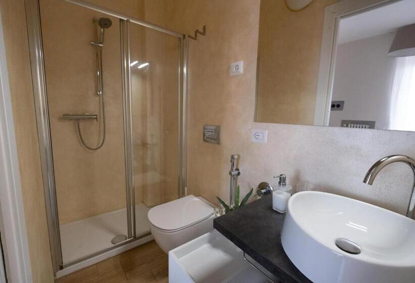 اتاق استاندارد با تراس, Cute & Cozy Rooms Train Station