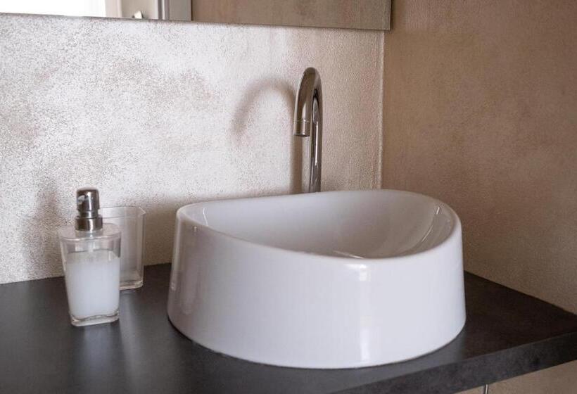 اتاق استاندارد با تراس, Cute & Cozy Rooms Train Station