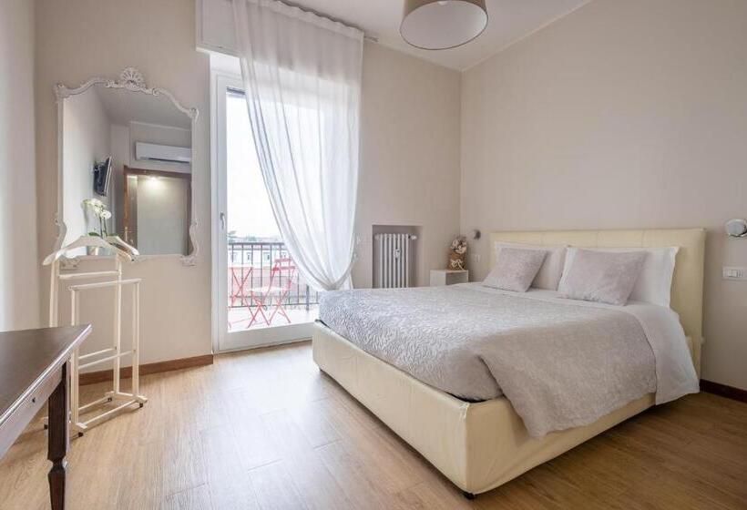 اتاق استاندارد با تراس, Cute & Cozy Rooms Train Station