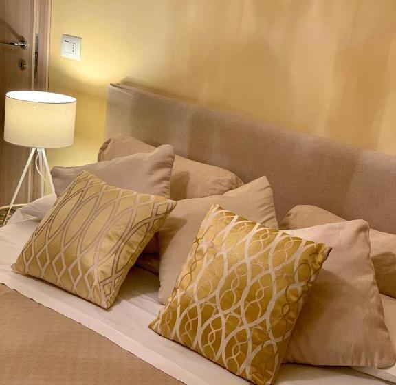 デラックスルーム, Sui Passi Di Francesco