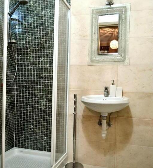 スタンダードトリプルルーム, Sui Passi Di Francesco