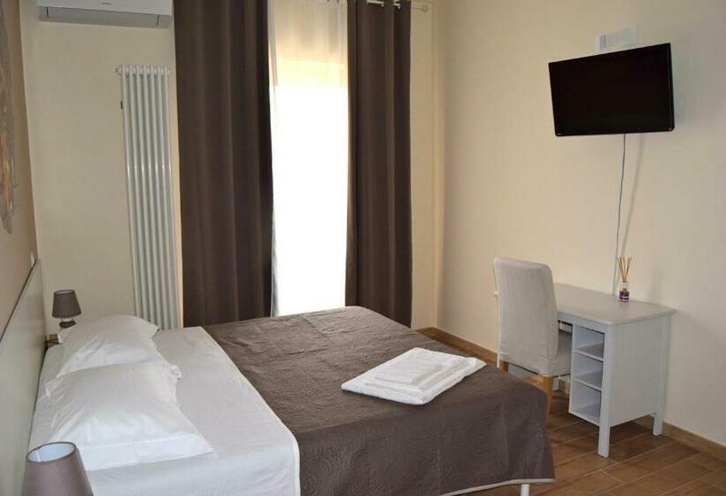 标准三人间, Civico 28