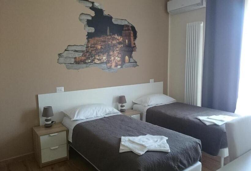 标准三人间, Civico 28