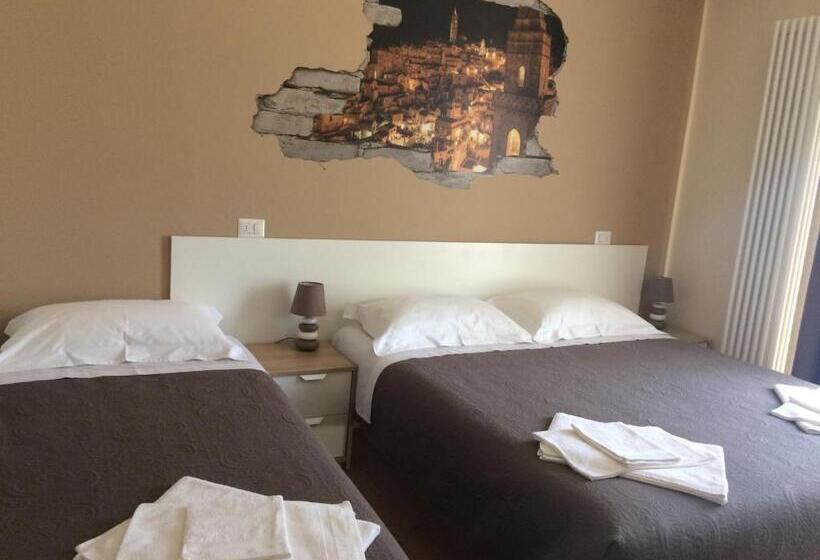 标准三人间, Civico 28