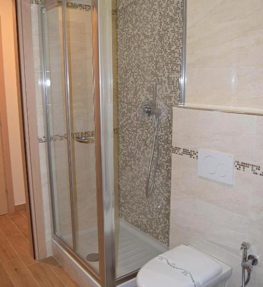 四人标准间, Civico 28