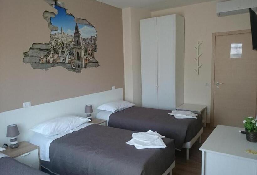 标准三人间, Civico 28