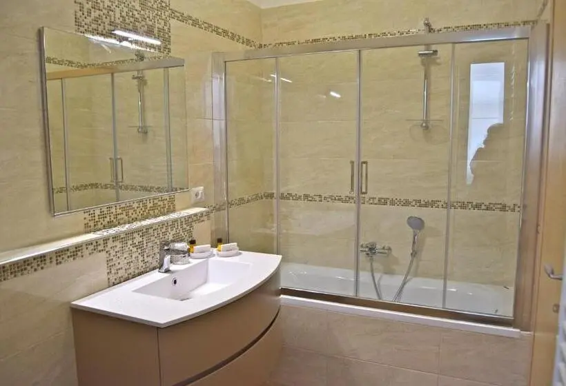 اتاق استاندارد, Civico 28
