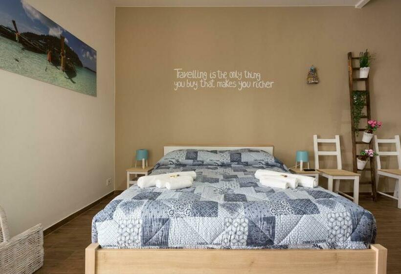 חדר משפחתי, Pura Vida Barocca