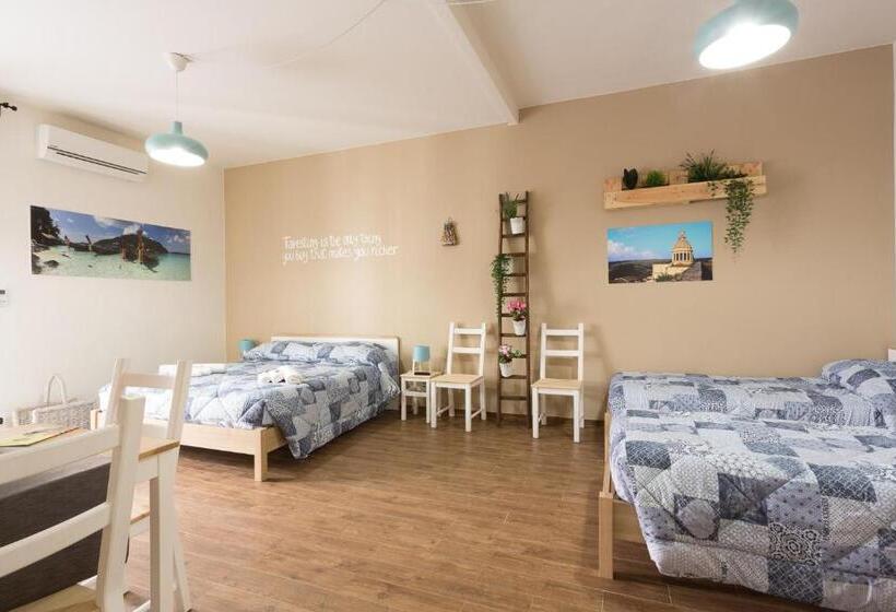 חדר משפחתי, Pura Vida Barocca