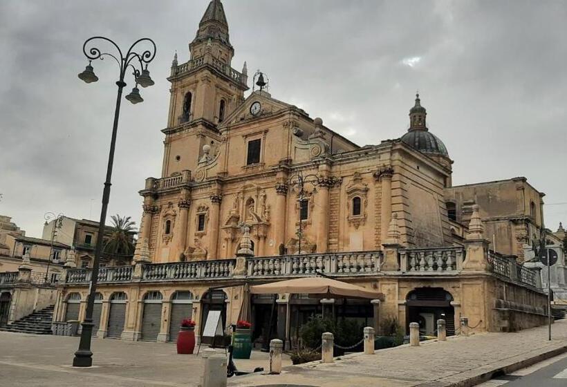 חדר משפחתי, Pura Vida Barocca