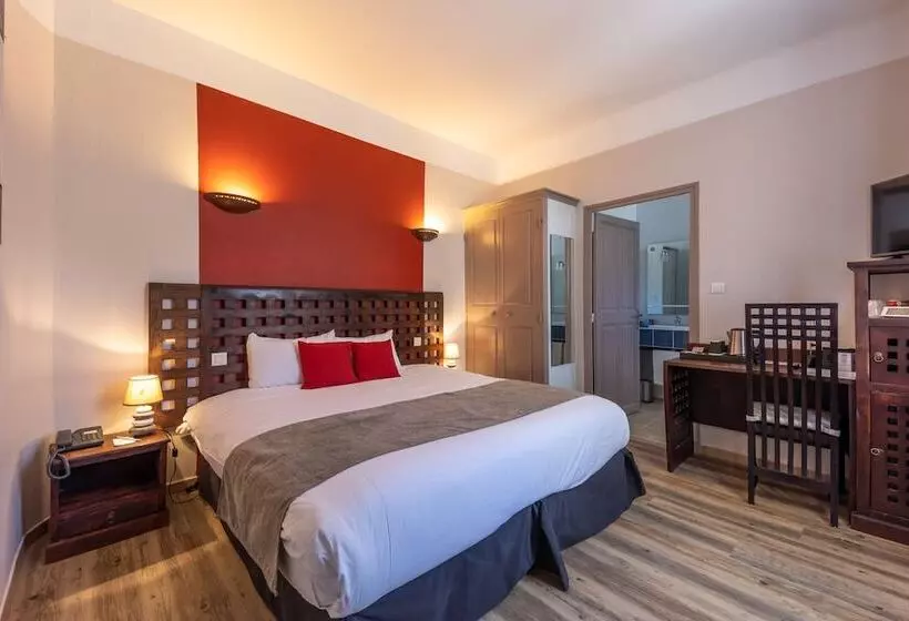 コンフォートルーム, Best Western Le Comtadin
