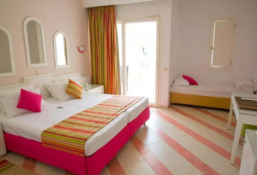Triple Room Sea View, Royal Tulip Taj Sultan