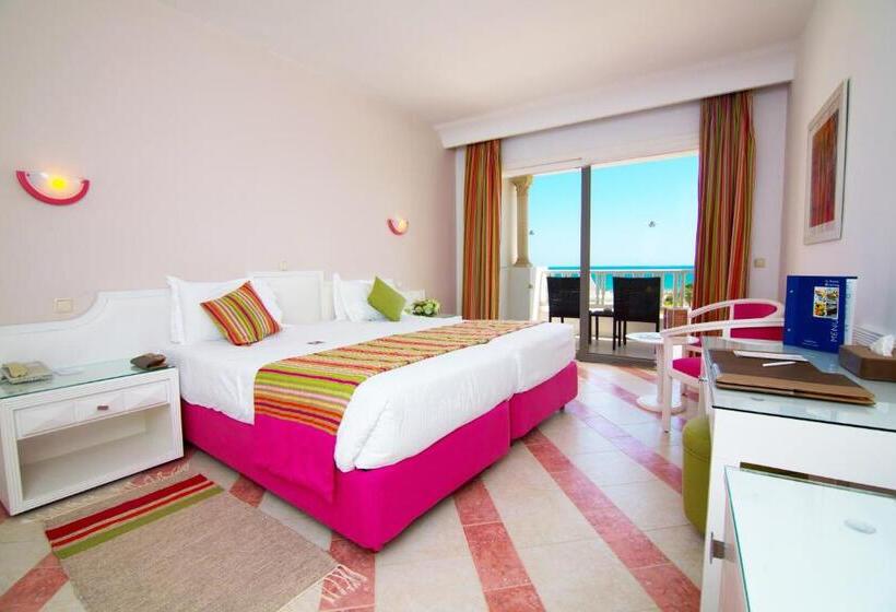 Номер Superior Вид на Море, Golden Tulip Taj Sultan Resort