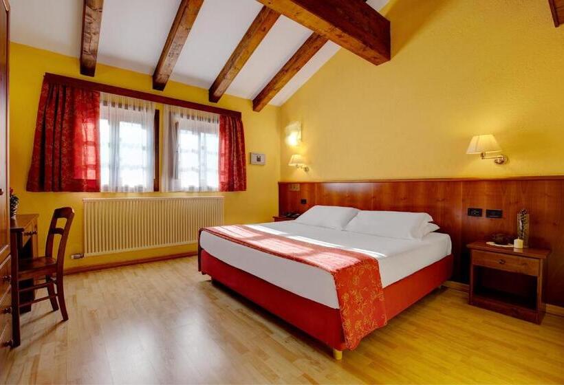 Четырехместный Номер Стандарт, Ih Hotels Courmayeur Mont Blanc