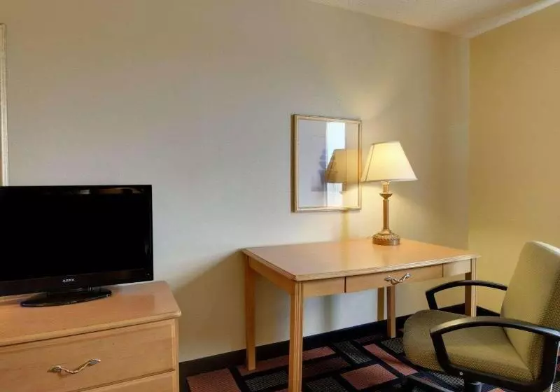 キングサイズベッドのスタンダードルーム, Quality Inn & Suites Malvern