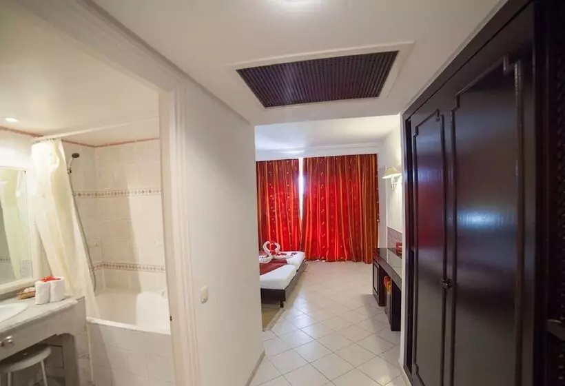 اتاق استاندارد سه نفره, Liberty Resort