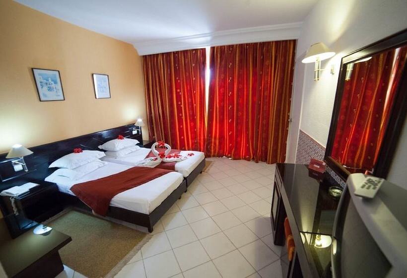 חדר סטנדרט לשלושה, Liberty Resort