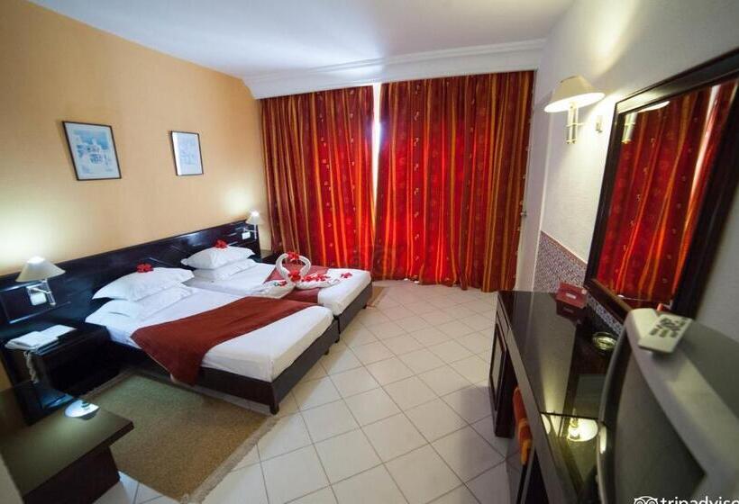 חדר סטנדרט לשלושה, Liberty Resort