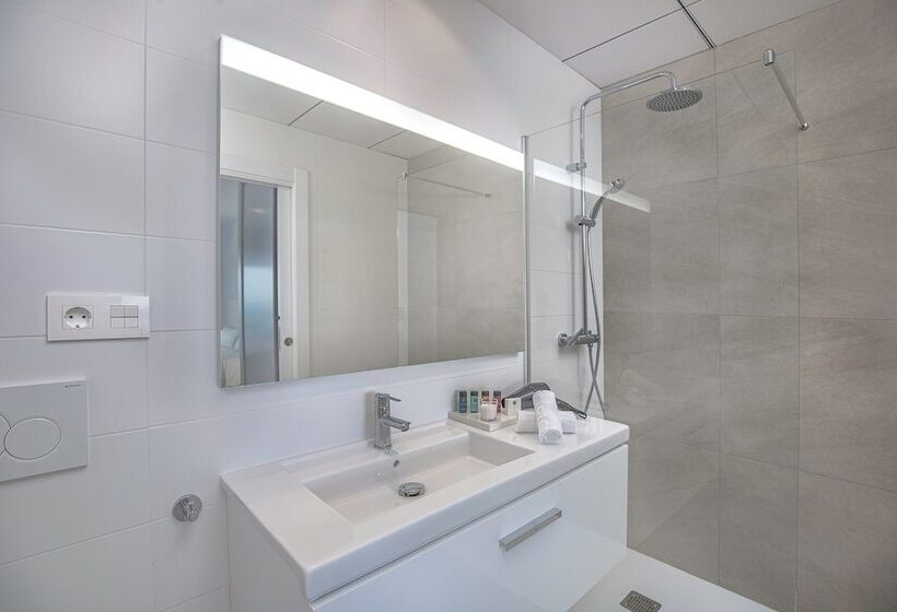 آپارتمان 2 خوابه با چشمانداز دریا, Blue Line Apartment