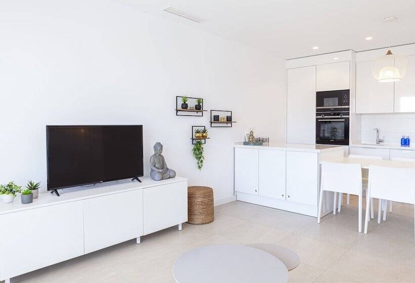 آپارتمان 2 خوابه با چشمانداز دریا, Blue Line Apartment