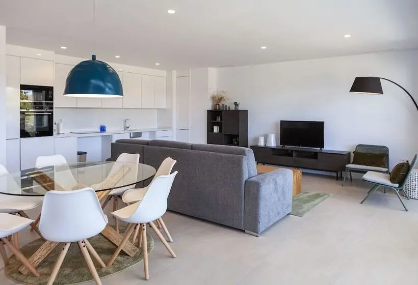 آپارتمان 2 خوابه با چشم‌انداز دریا, Blue Line Apartment