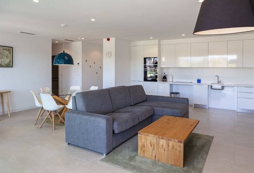 آپارتمان 2 خوابه با چشمانداز دریا, Blue Line Apartment