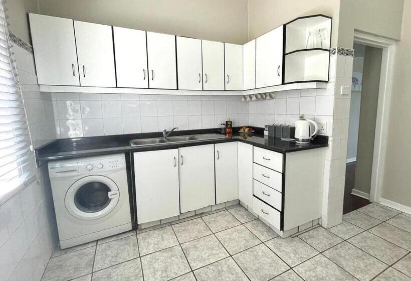 غرفة قياسية حمام مشترك, The Gregory