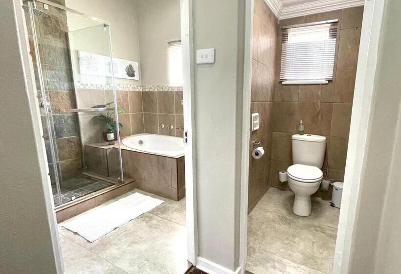 غرفة قياسية حمام مشترك, The Gregory