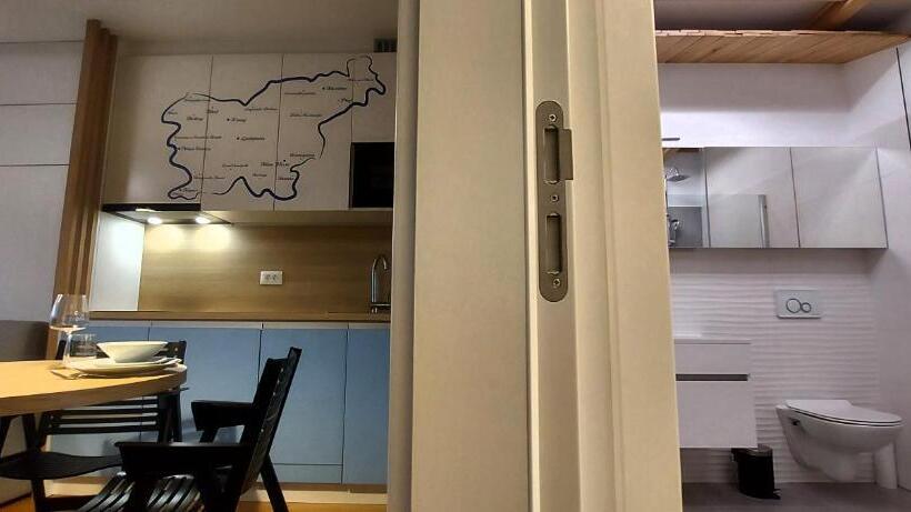 آپارتمان 1 خوابه با تراس, Bed & Breakfast Rezidenca Pipanova