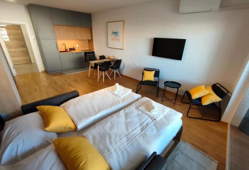 آپارتمان 1 خوابه با بالکن, Bed & Breakfast Rezidenca Pipanova