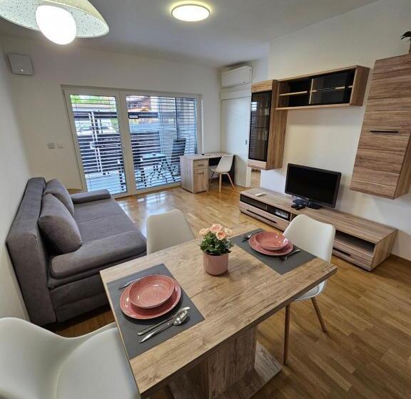 آپارتمان لوکس 1 خوابه, Bed & Breakfast Rezidenca Pipanova