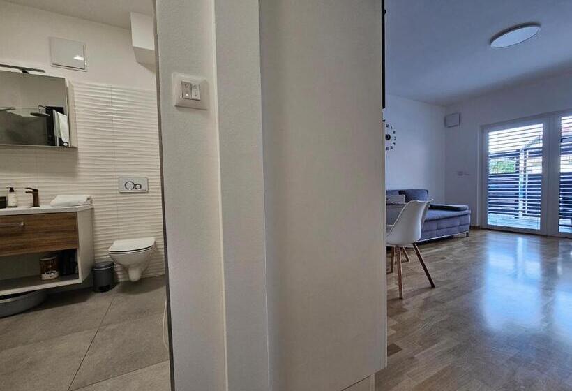 آپارتمان لوکس 1 خوابه, Bed & Breakfast Rezidenca Pipanova