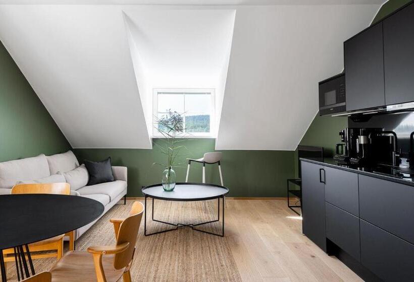 Suite with lake view, Ilola Inn