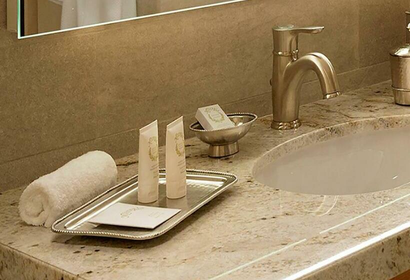 장애인을 위한 스탠다드 룸, Luskin