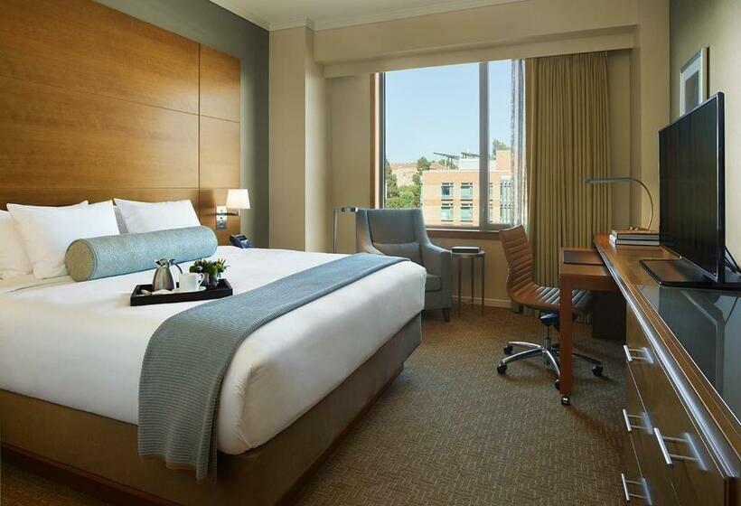 스탠다드 룸 킹사이즈 침대, Luskin