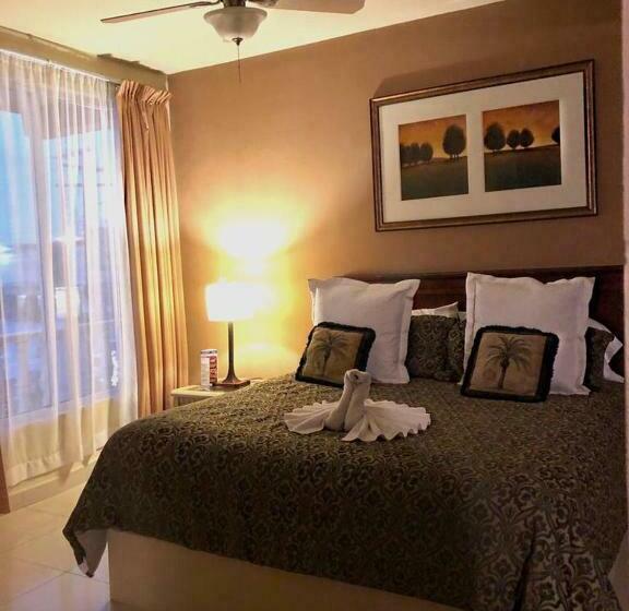 إستوديو ديلوكس, Plaza Riviera