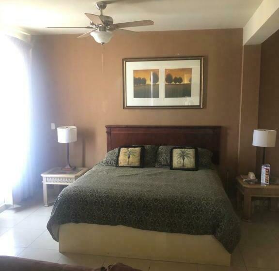 إستوديو ديلوكس, Plaza Riviera