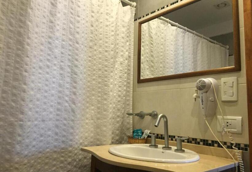 اتاق استاندارد سه نفره, Las Mutisias