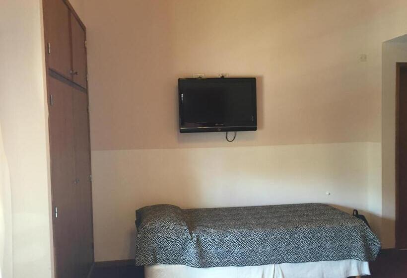 اتاق استاندارد سه نفره, Las Mutisias