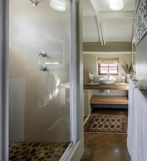 غرفة قياسية سرير كينج, Smugglers' Bnb