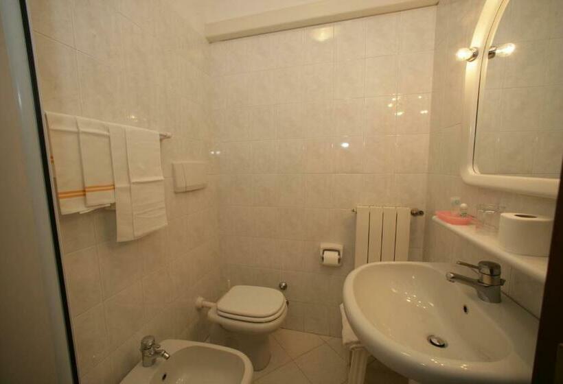 شقة غرفة واحدة, Genovese Al Mare